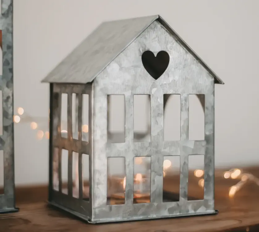 Maison métallique argentée