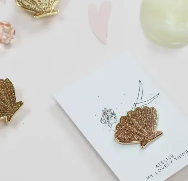 Pin's - Coquillage Doré Pailleté